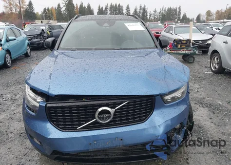 2021 Volvo Xc40 T5 R-Design z USA, uszkodzony, nr VIN YV4162UMXM2492877